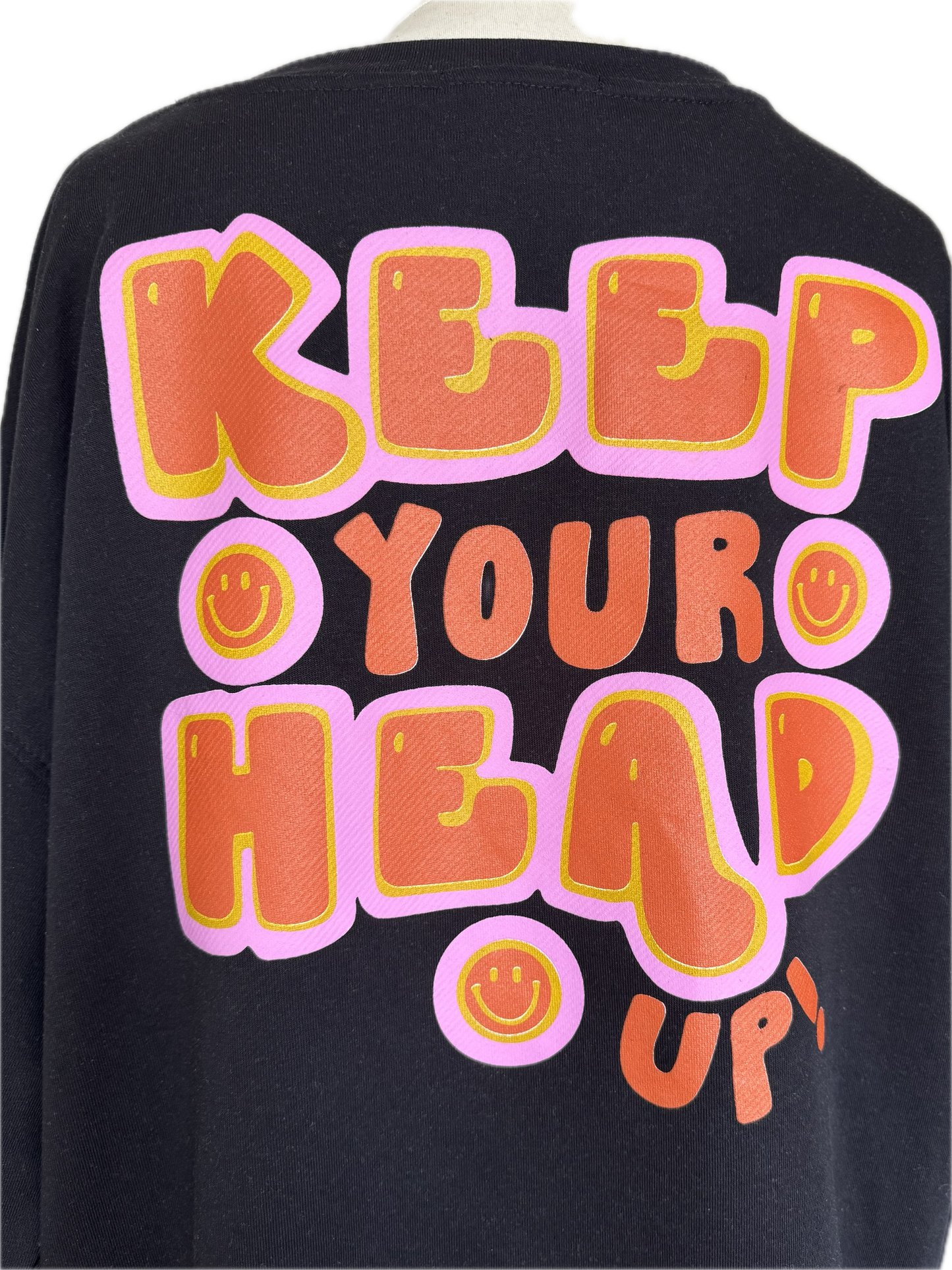 Statement Sweatshirt in schwarz mit farbigen Schriftzügen