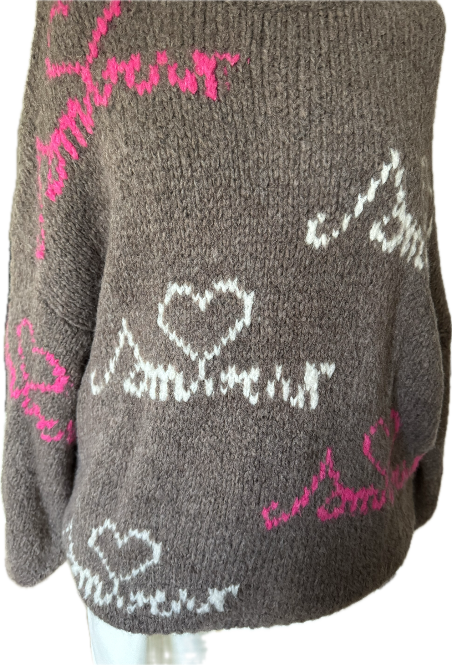 Pulli in nougatbraun mit eingestricktem Muster