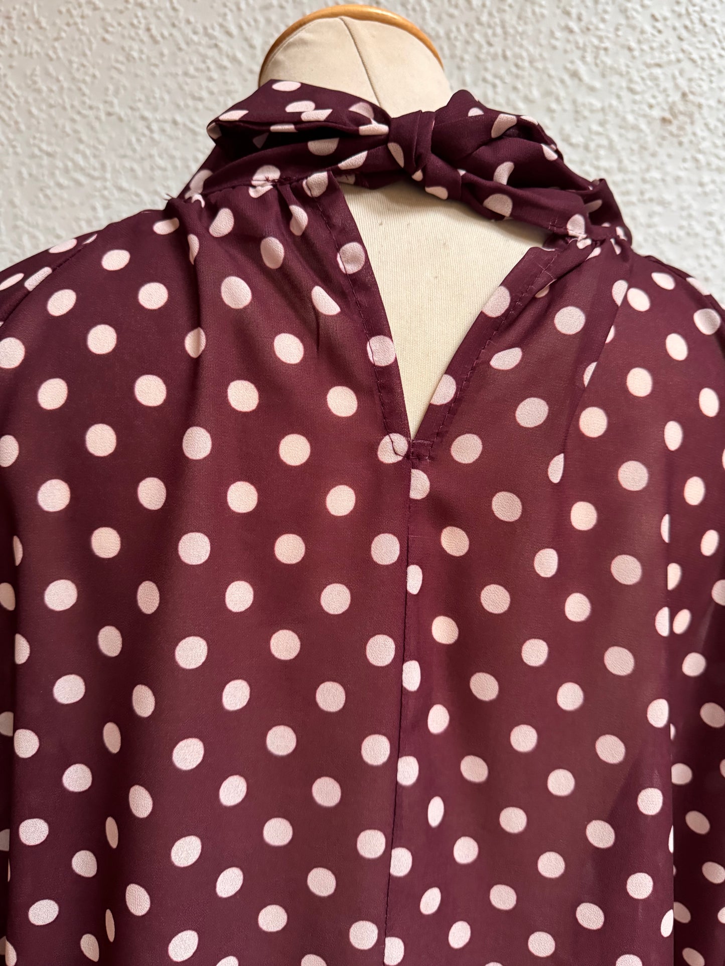 Tupfenbluse in bordeaux