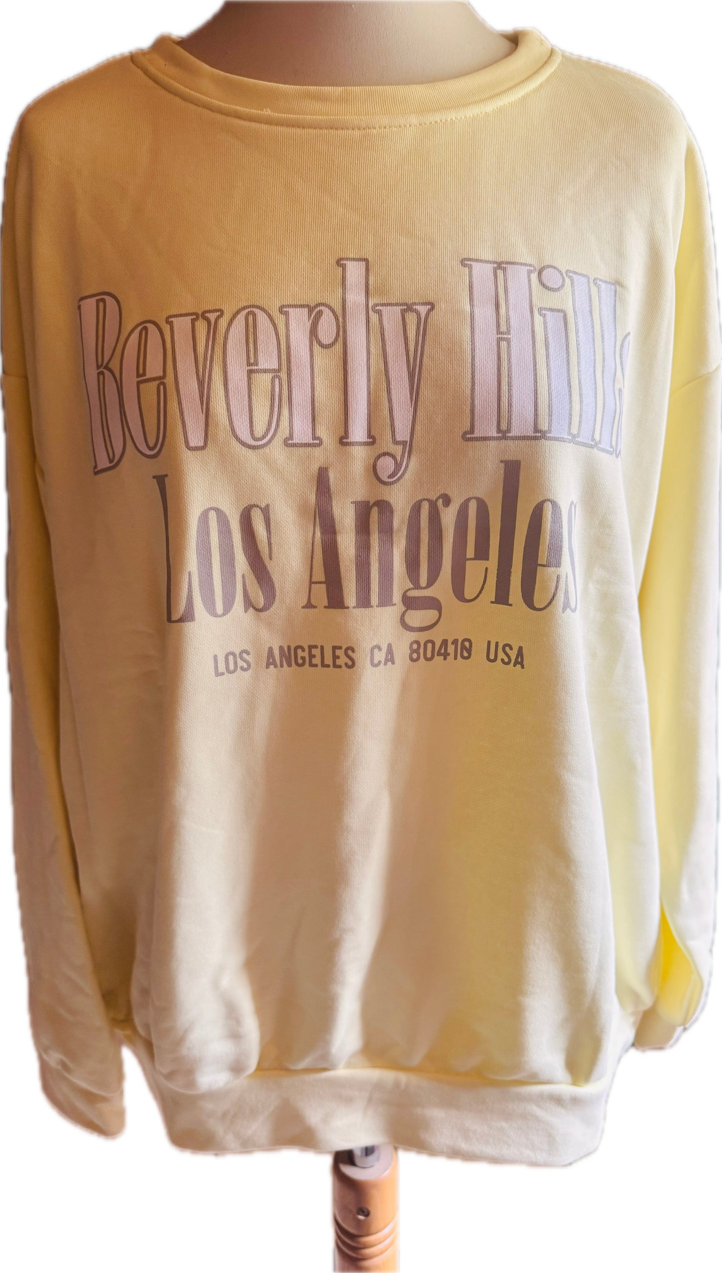 Zartgelbes Sweatshirt mit Schriftzug