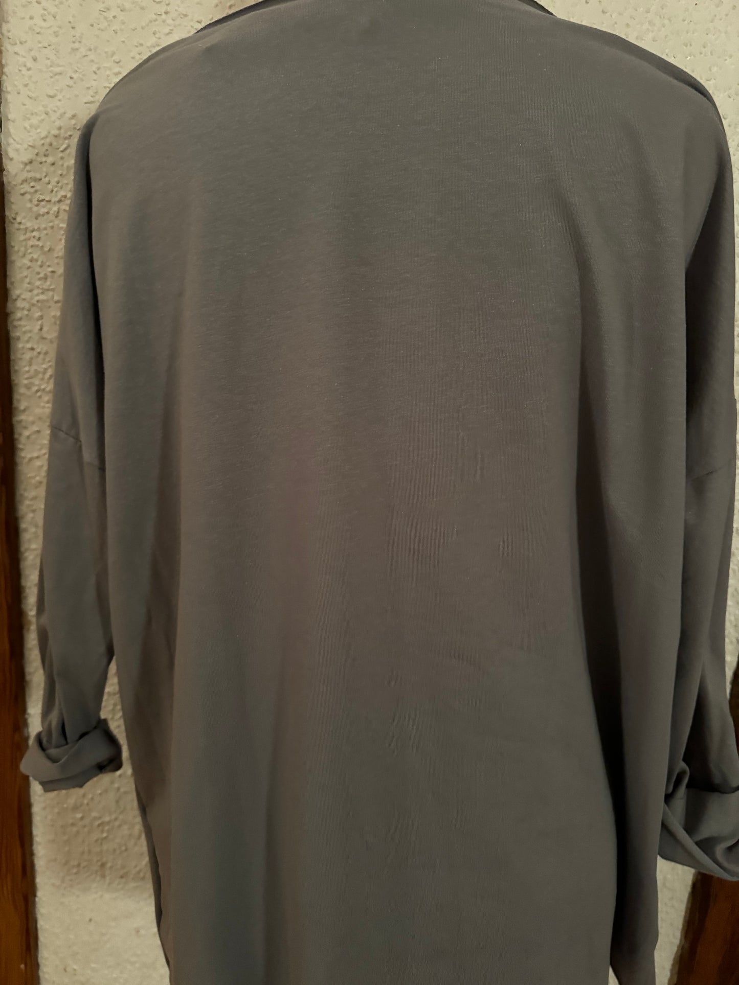 Langarmshirt mit Druck vorn in grau