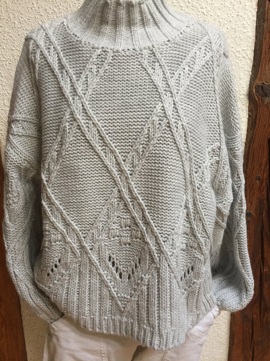 Grobstrickpulli in hellgrau