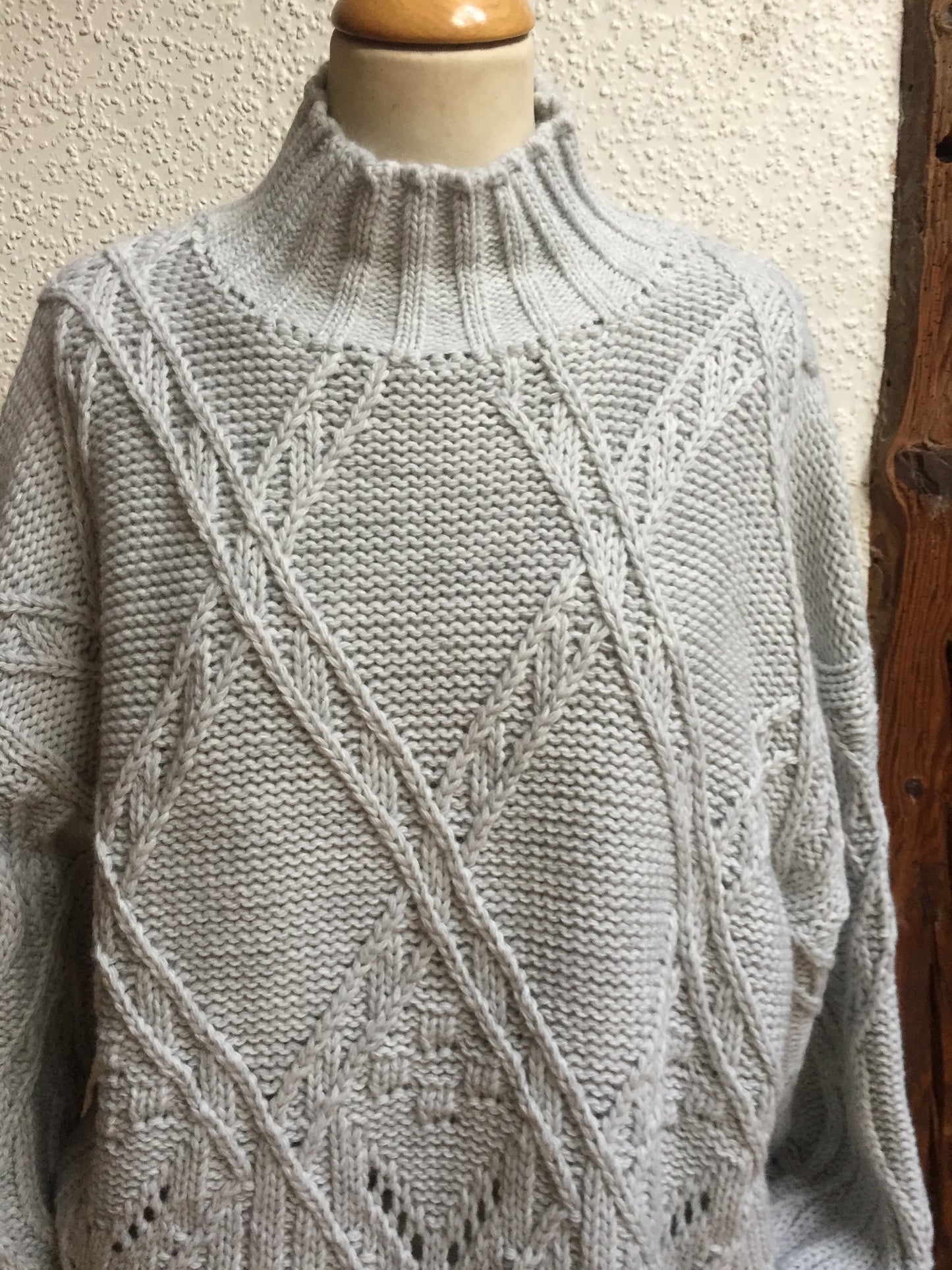 Grobstrickpulli in hellgrau