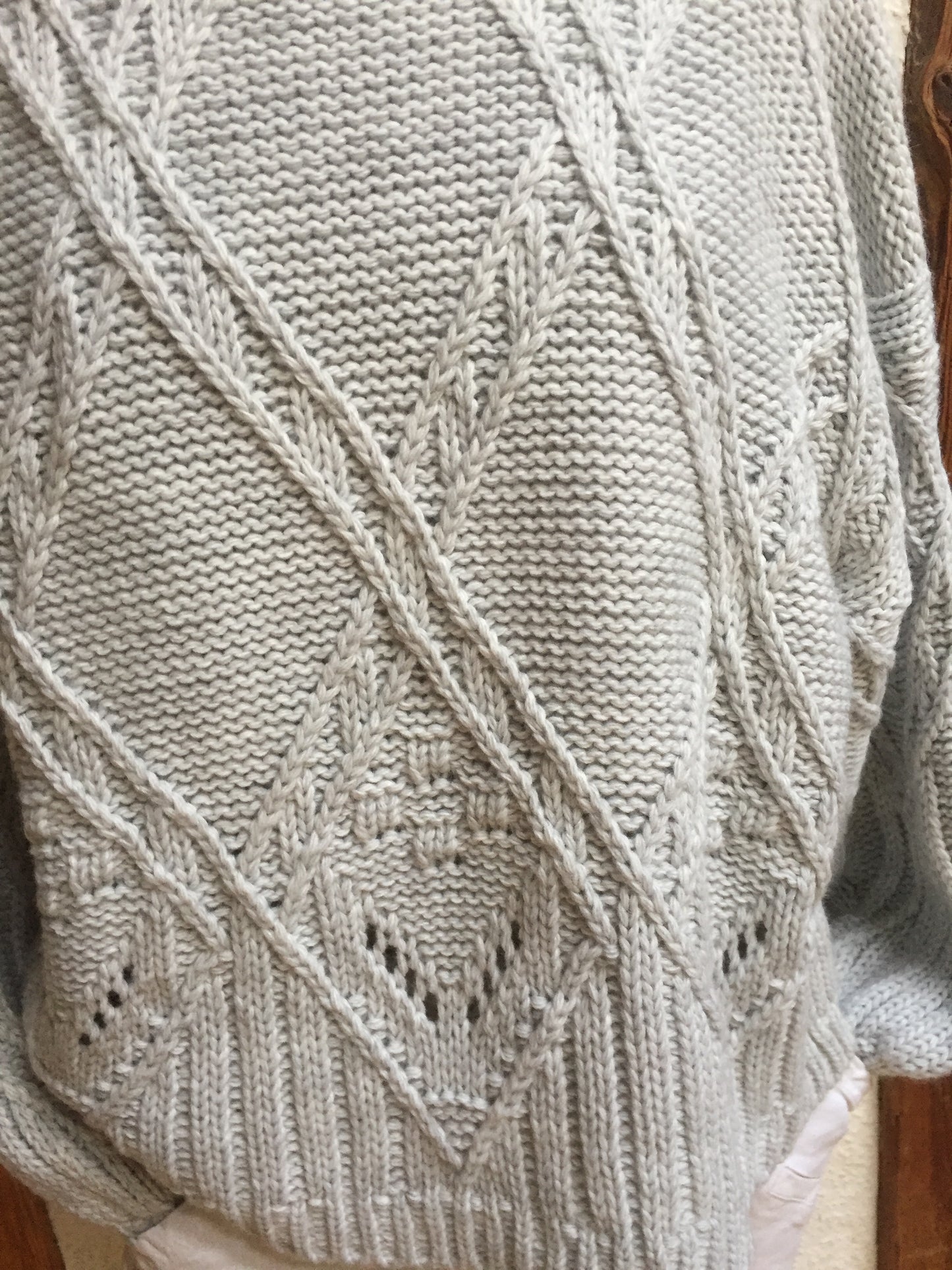 Grobstrickpulli in hellgrau