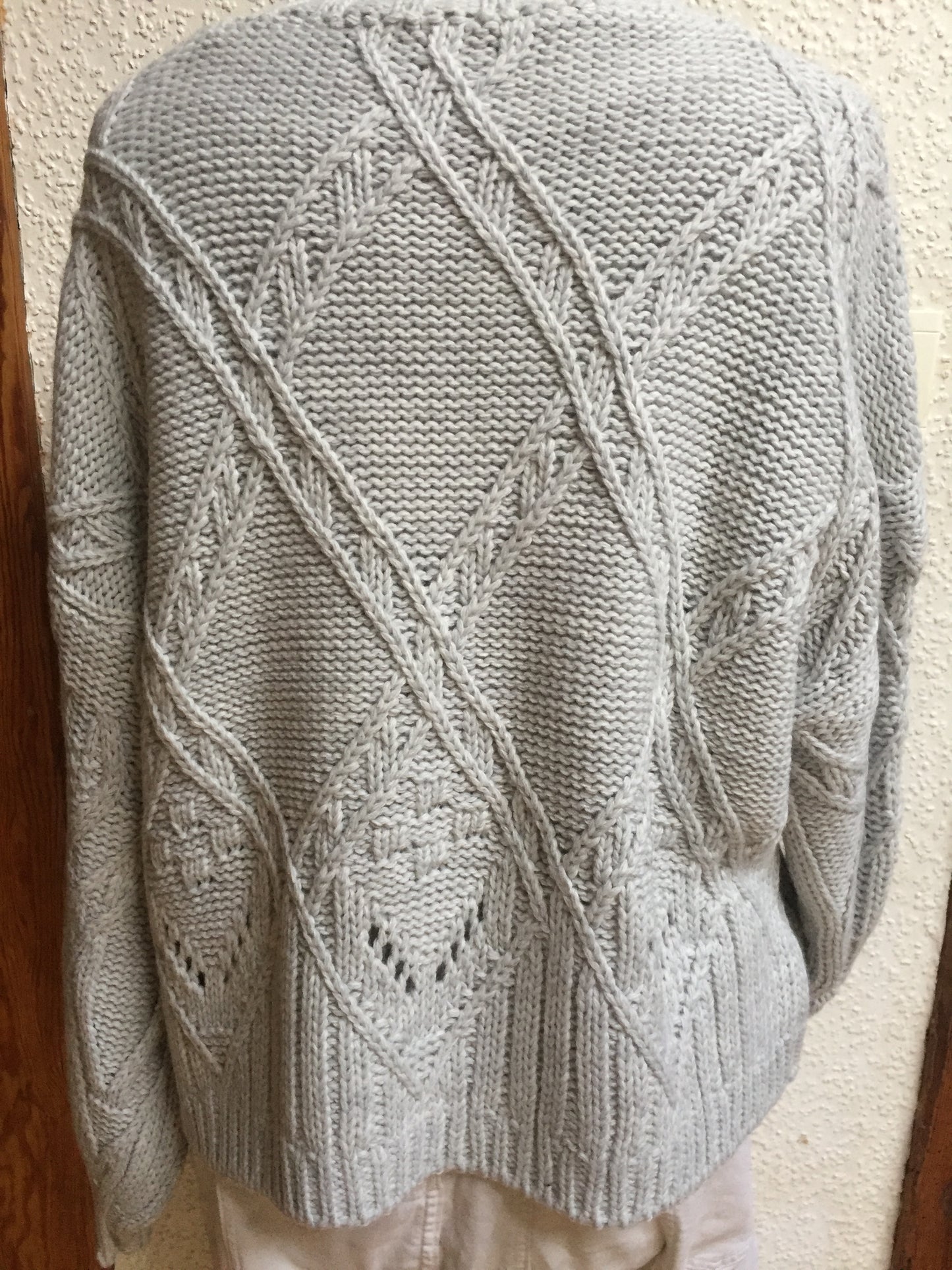 Grobstrickpulli in hellgrau