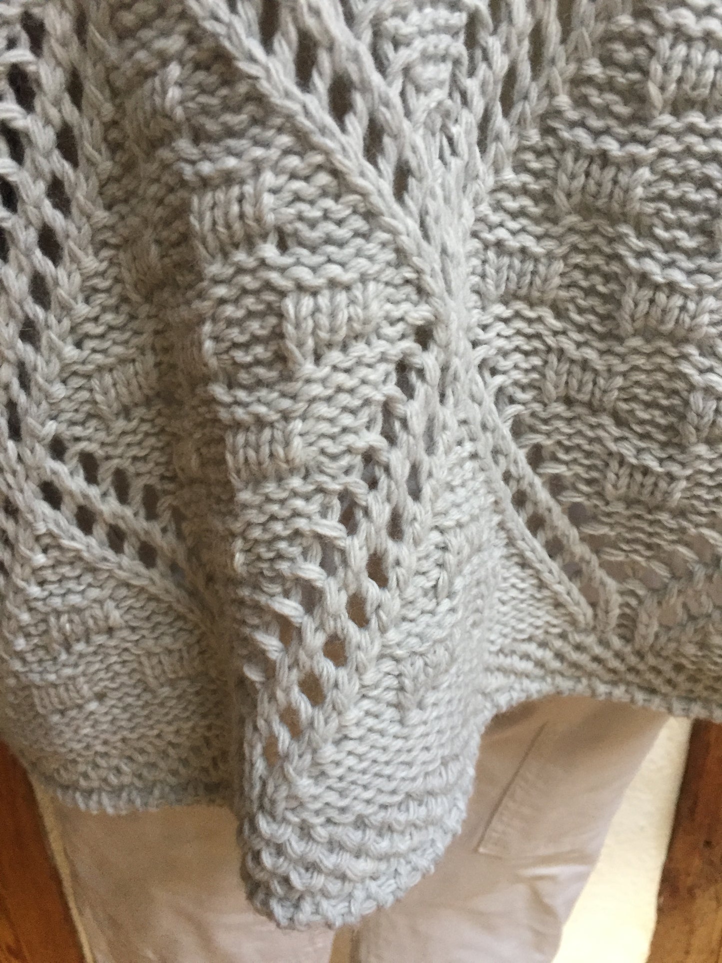 Grobgestrickter Pulli, tolles Muster