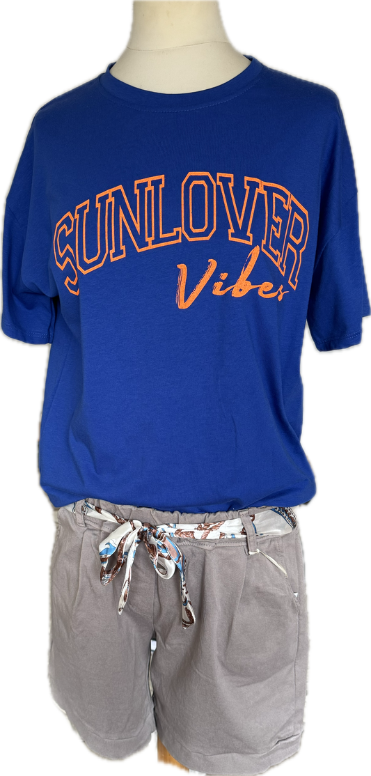 T-Shirt in kräftigem blau mit  Aufdruck