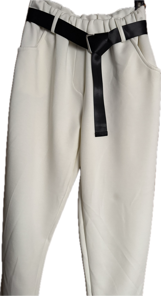 Chinohose mit Gürtel in cremeweiß, beige, braun und oliv