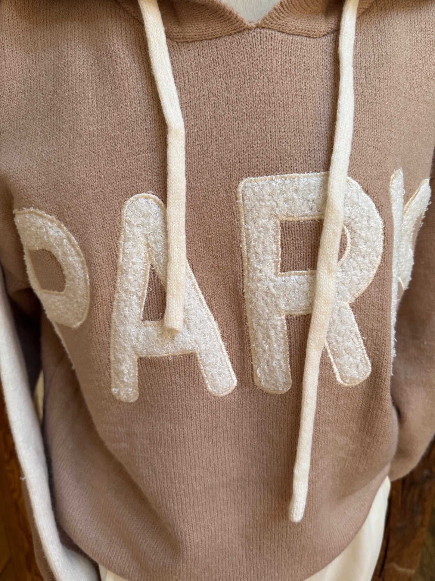 Strickhoodie mit "Paris" Aufschrift