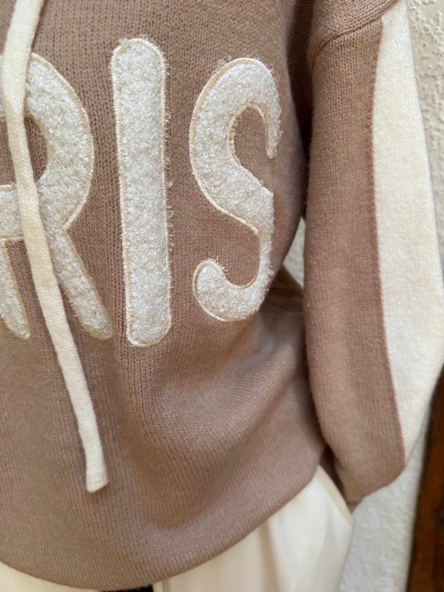 Strickhoodie mit "Paris" Aufschrift