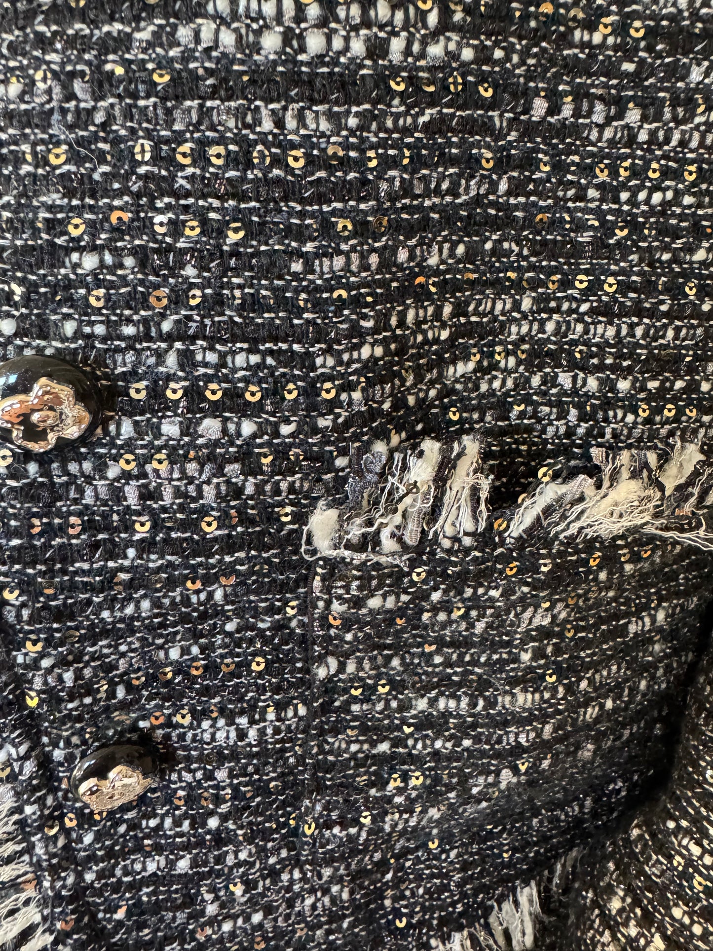 Kurze Fransenjacke mit Silberfaden und Pailletten