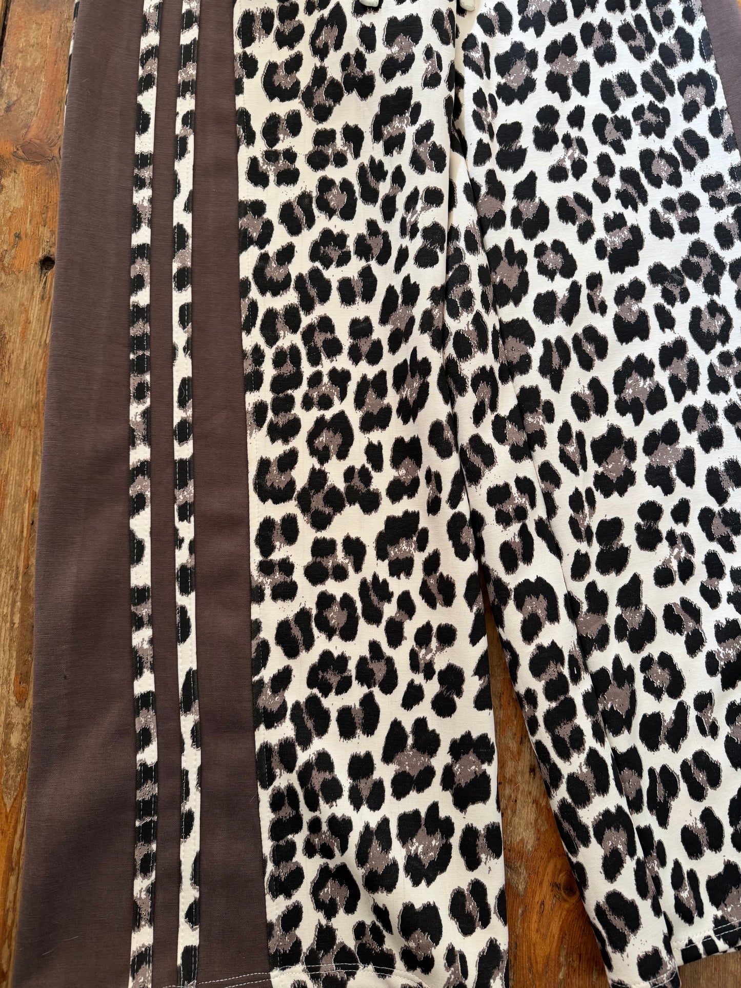 Hose im Animaldruck beige mit Seitenstreifen