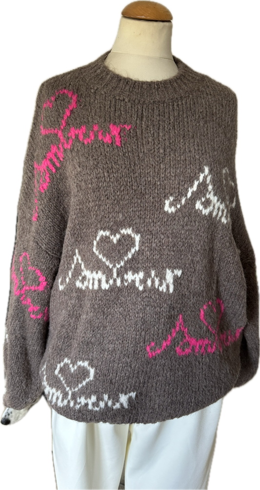 Pulli in nougatbraun mit eingestricktem Muster