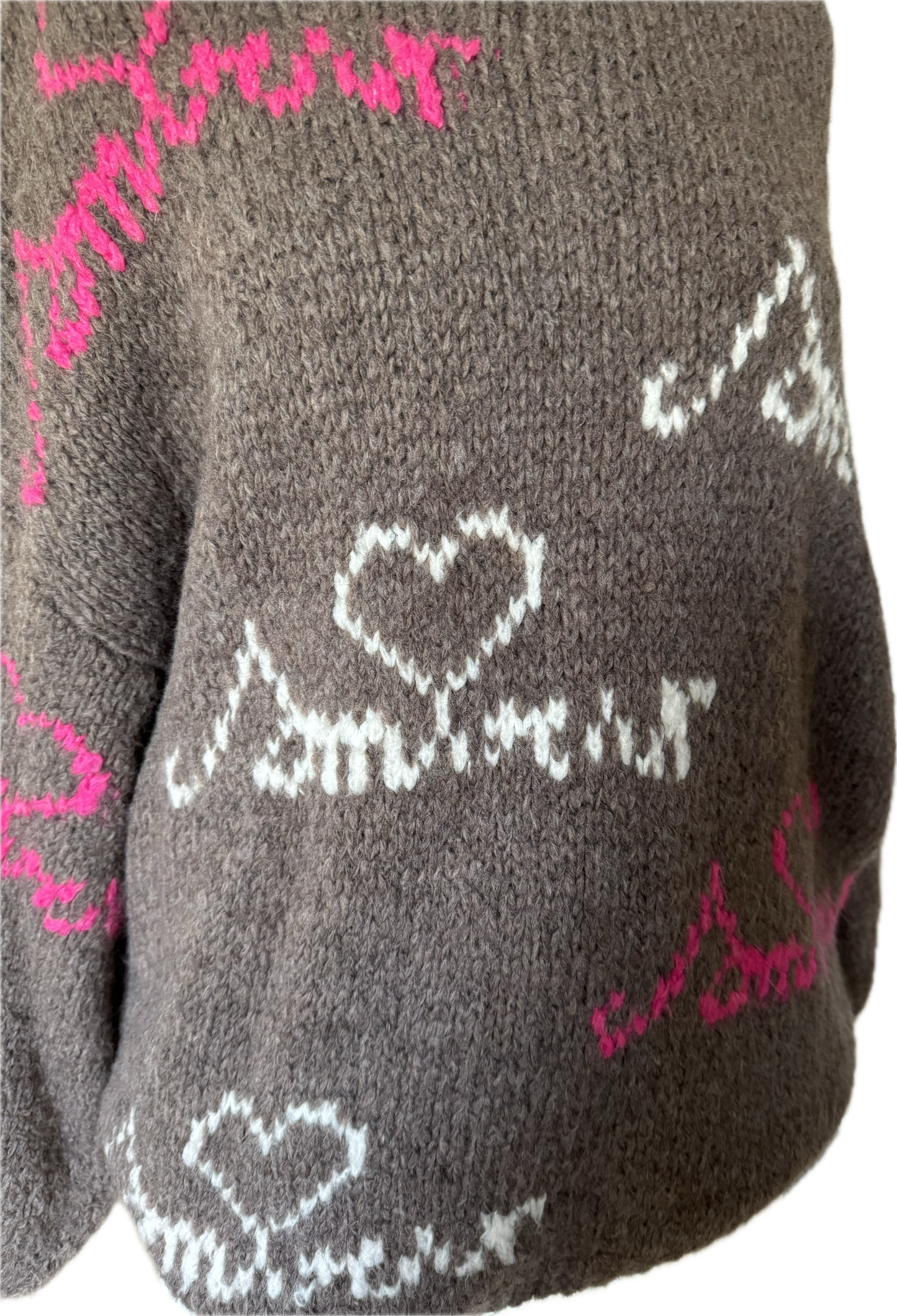 Pulli in nougatbraun mit eingestricktem Muster