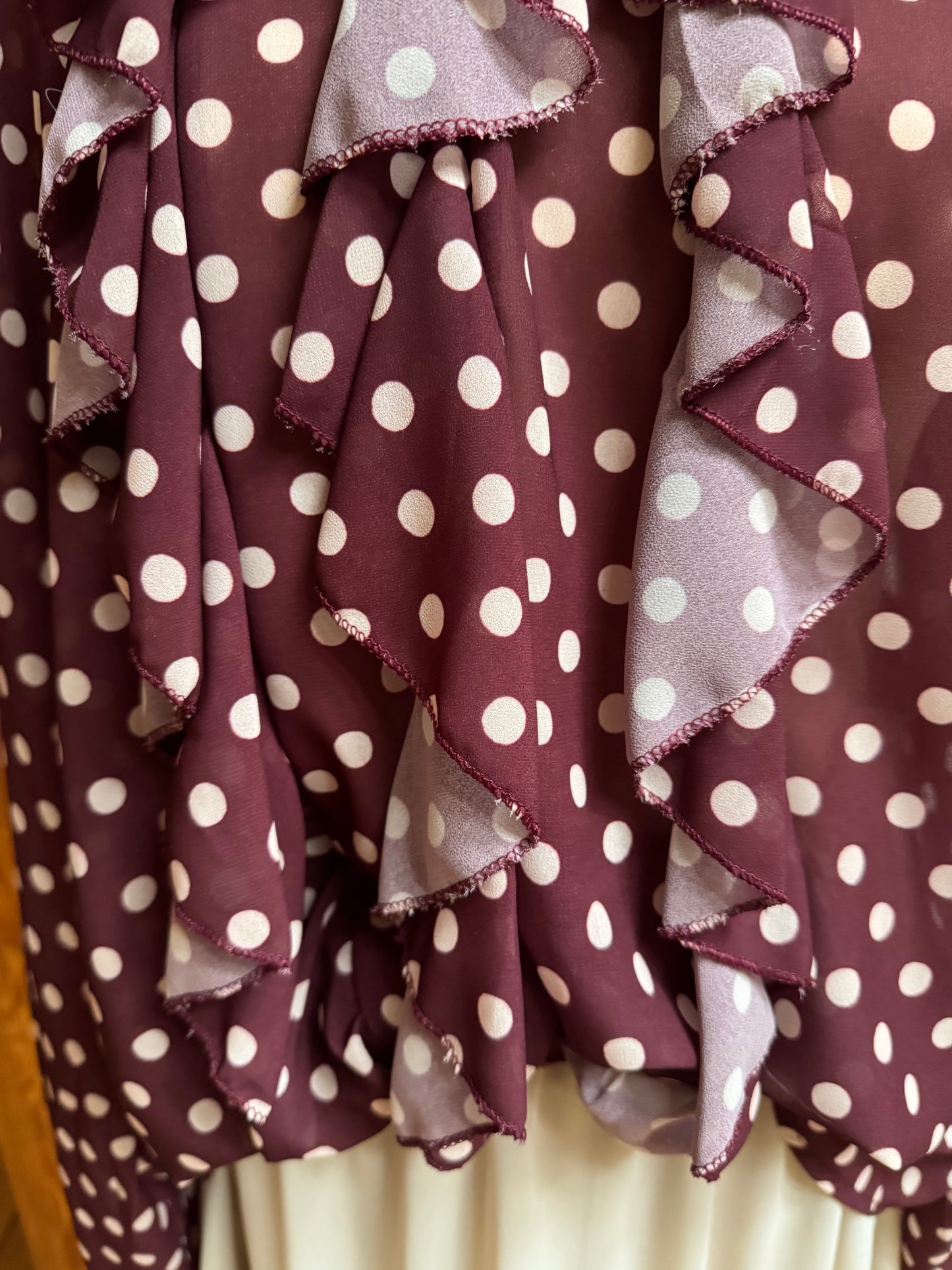 Tupfenbluse in bordeaux