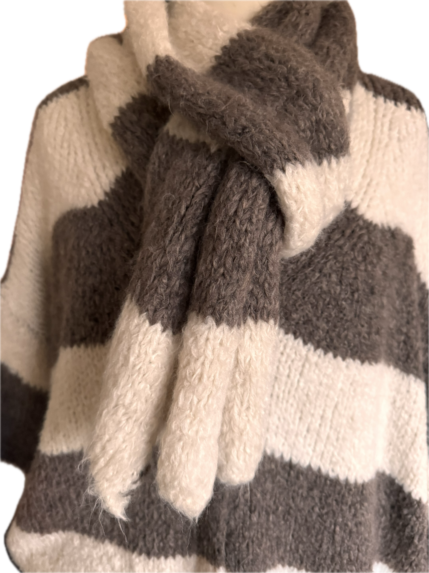 Gestreifte Stickjacke mit passendem Schal in creme und schoko