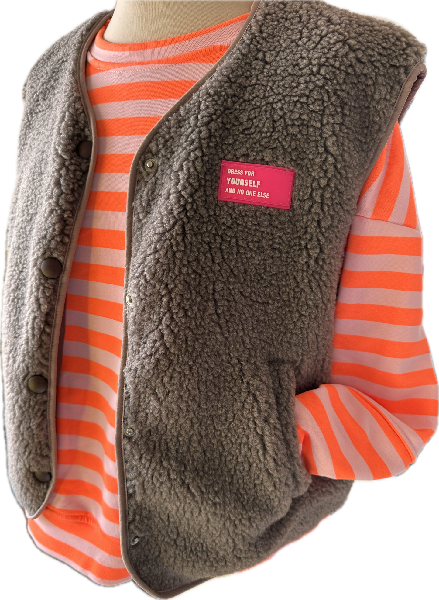 Short West in taupe mit Sticker