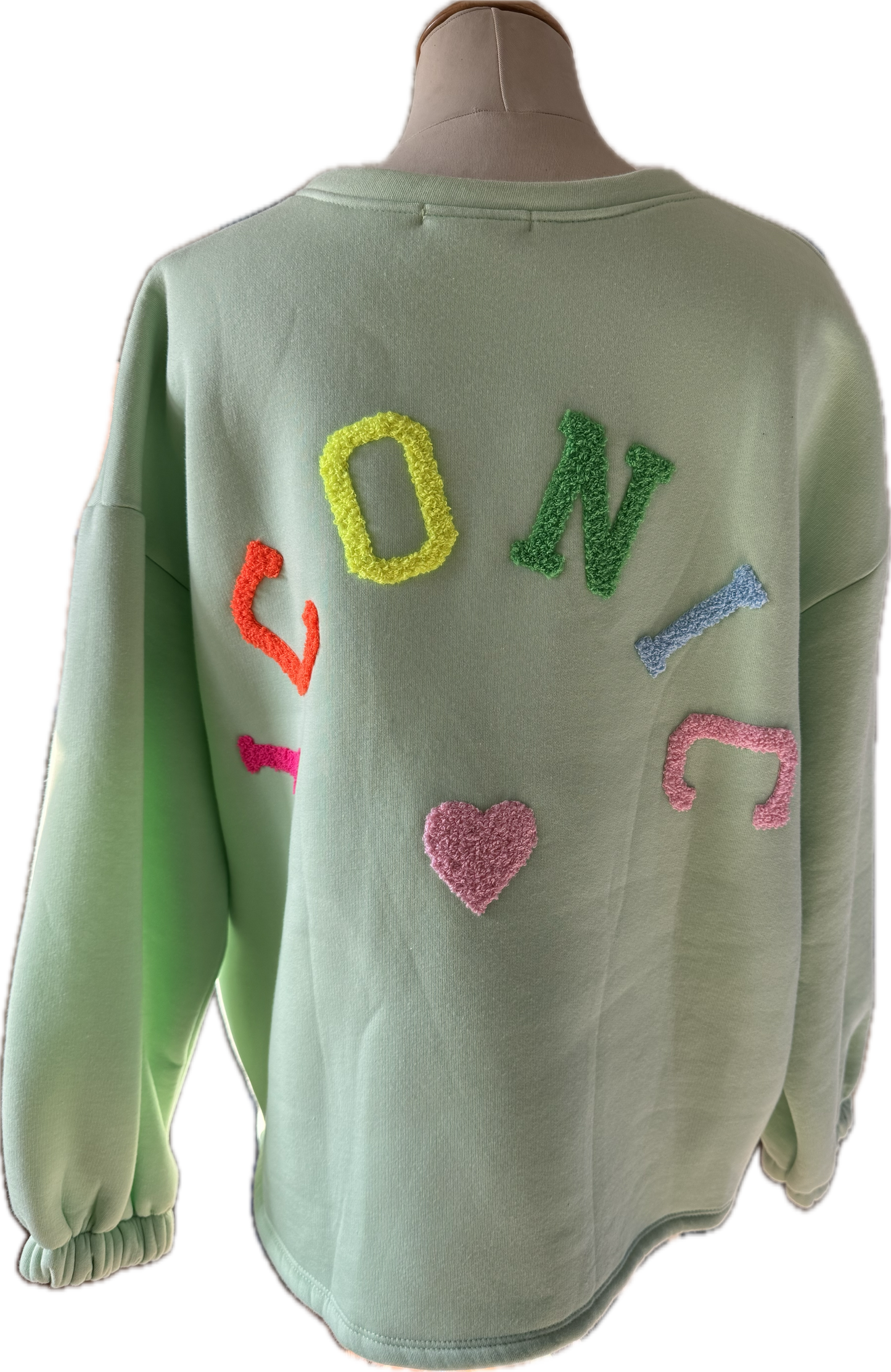 Sweatshirt in mintgrün, Schriftzug hinten in bunt
