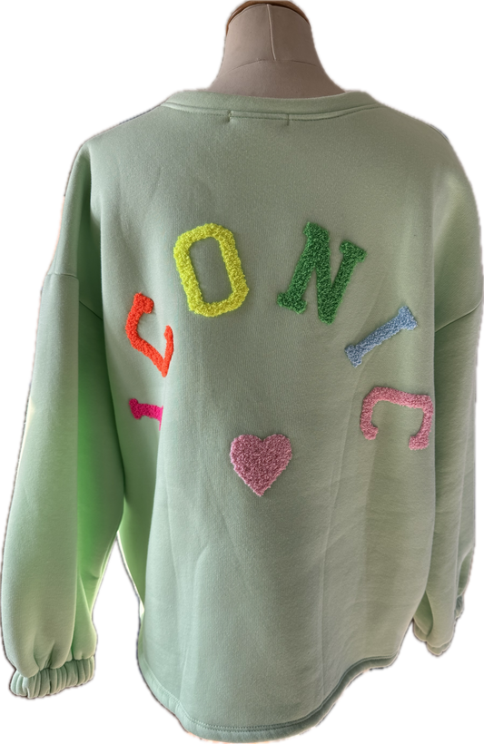 Sweatshirt in mintgrün, Schriftzug hinten in bunt