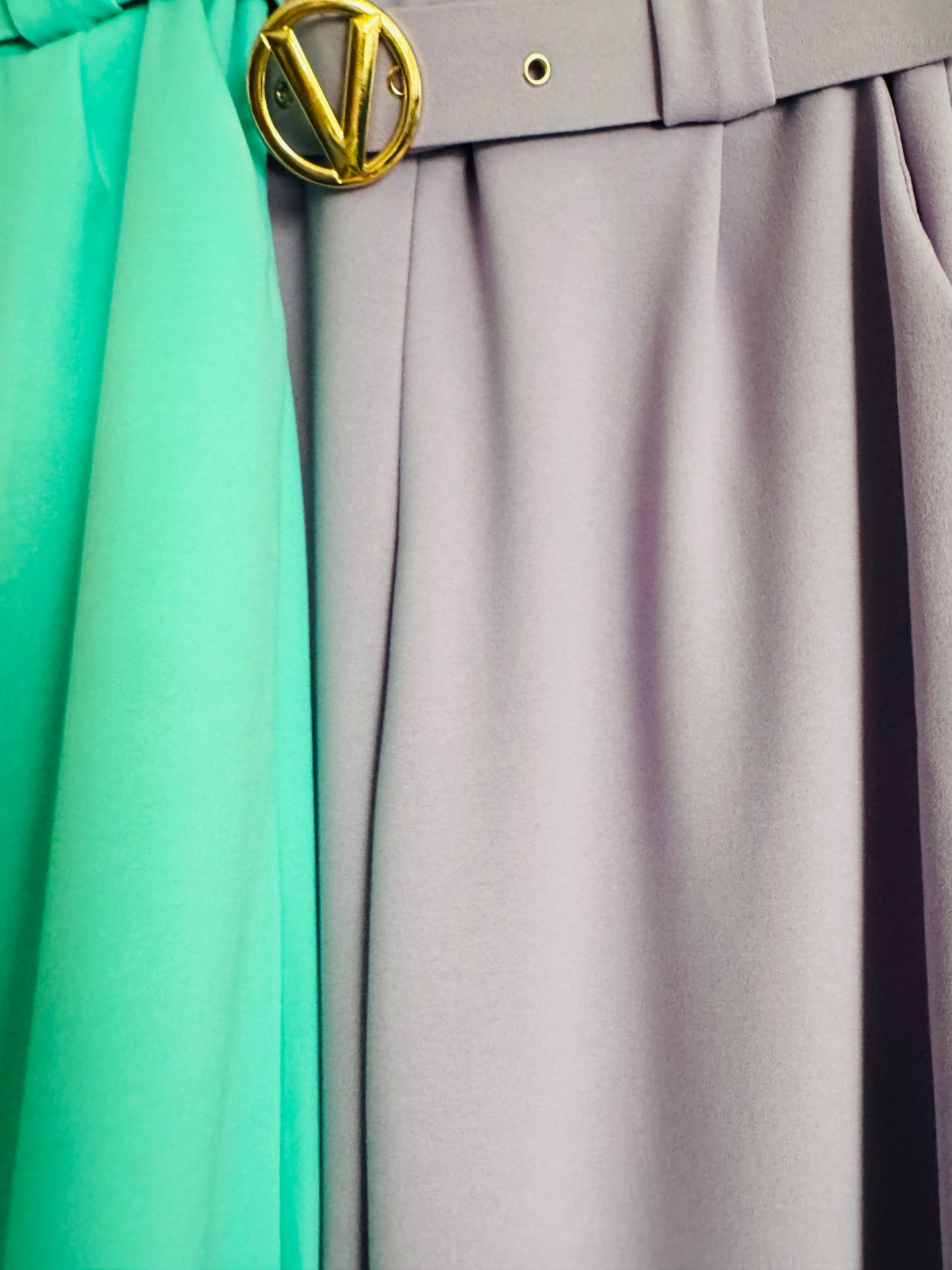 Marlenehose in smaragdgrün und flieder