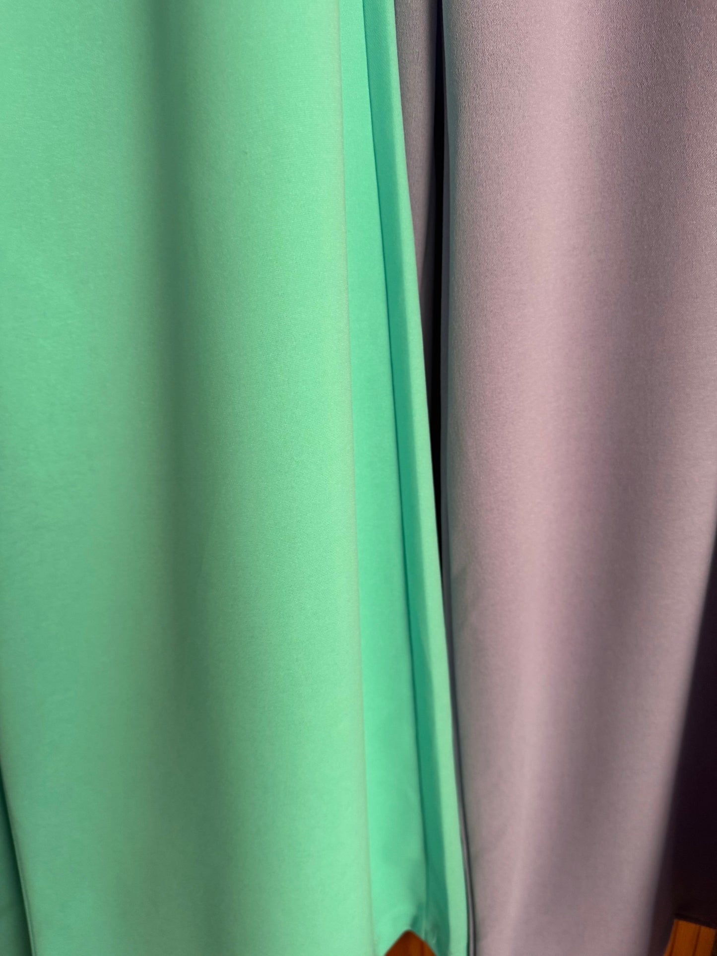 Marlenehose in smaragdgrün und flieder
