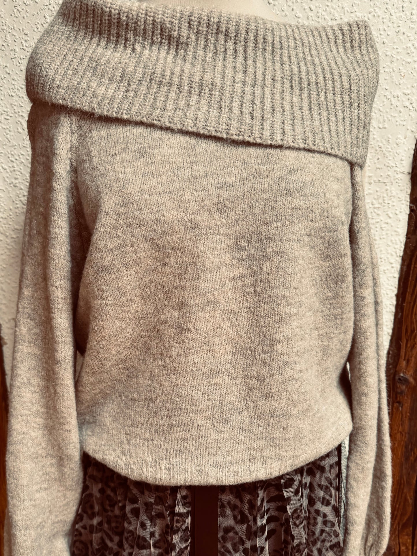 Pulli mit breitem Carmenausschnitt