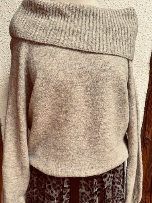 Pulli mit breitem Carmenausschnitt