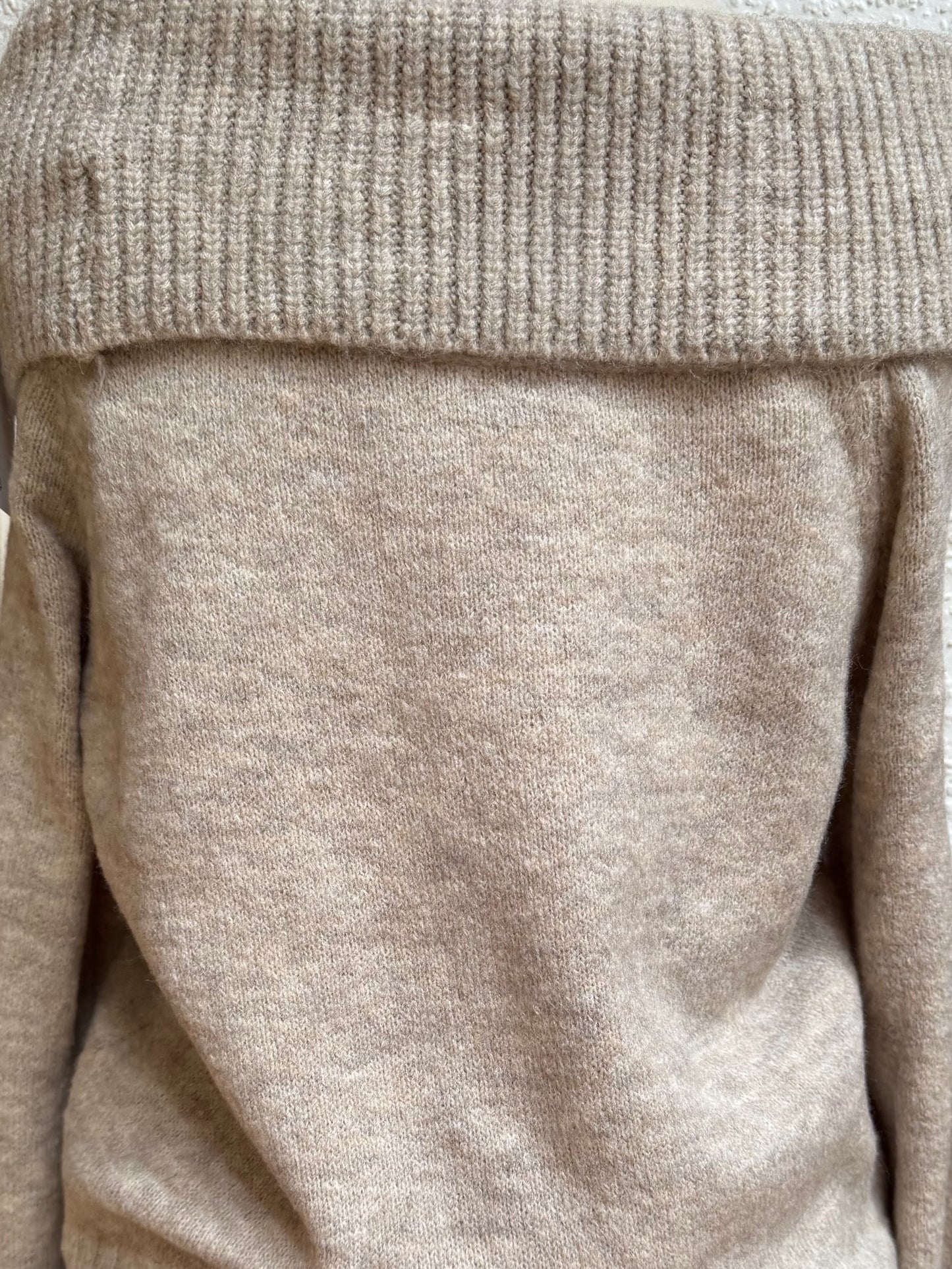 Pulli mit breitem Carmenausschnitt